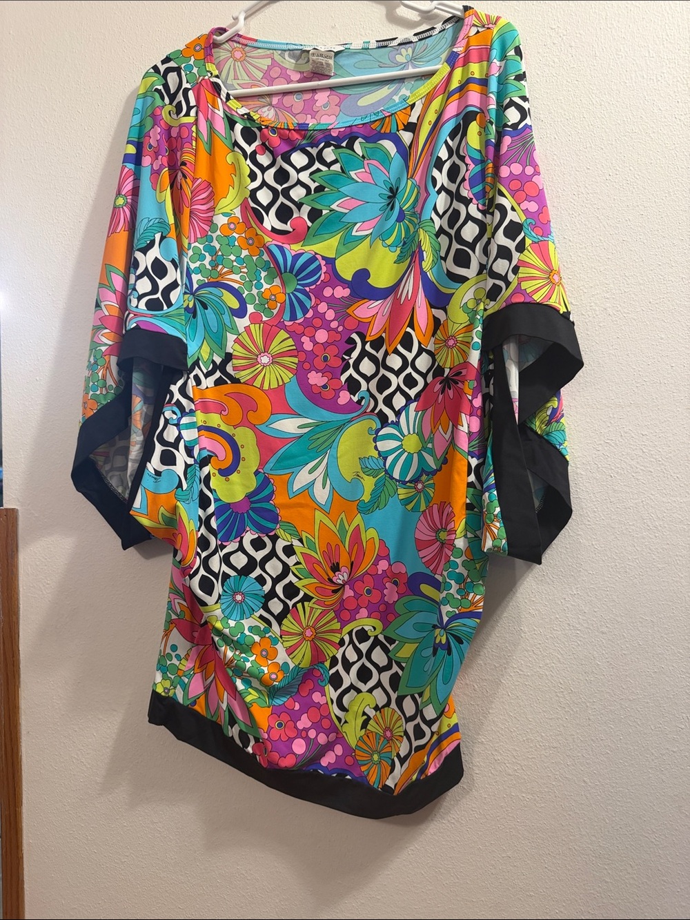 Trina Turk Multi-Color Floral Batwing Tunic with Black Trim Size Medium